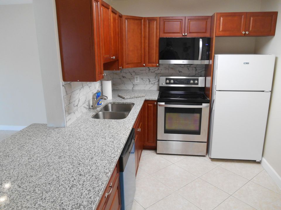 Active With Contract: $94,900 (1 beds, 1 baths, 754 Square Feet)