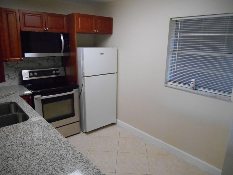 Active With Contract: $94,900 (1 beds, 1 baths, 754 Square Feet)