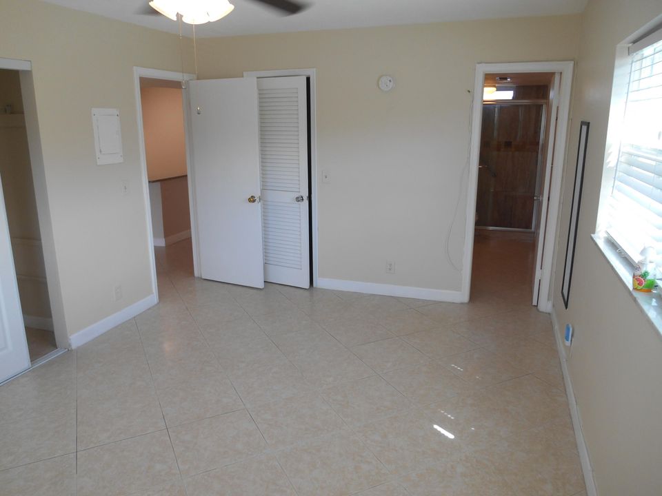 Active With Contract: $94,900 (1 beds, 1 baths, 754 Square Feet)