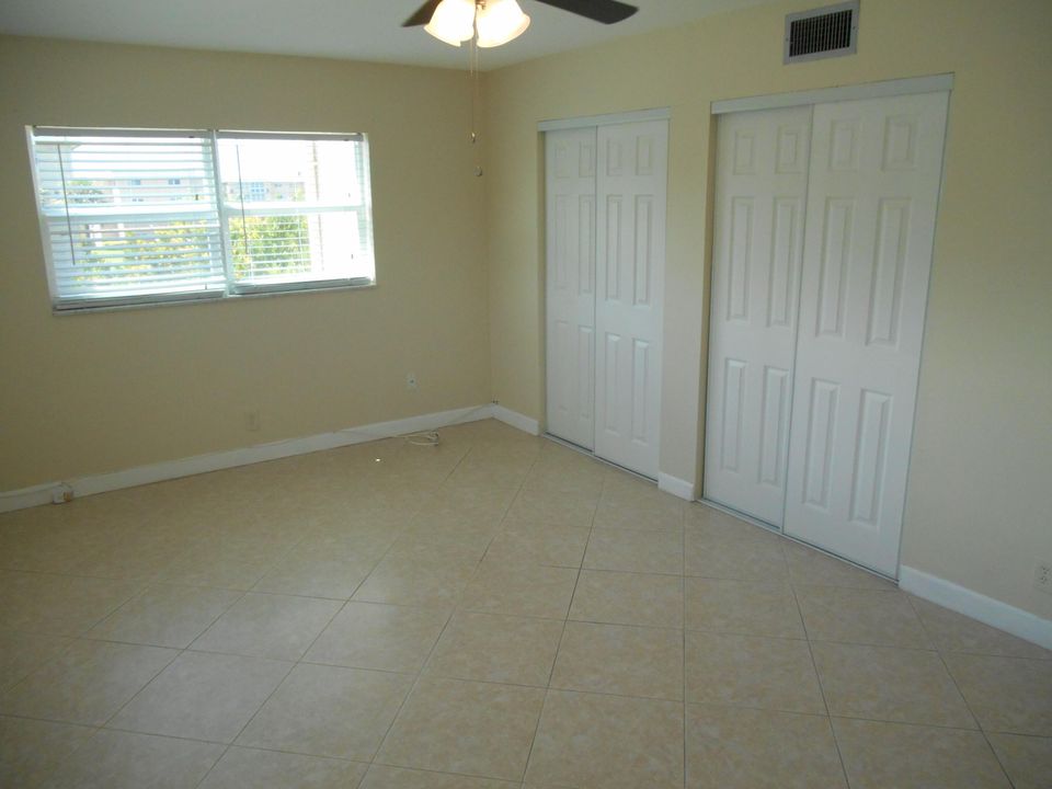 Active With Contract: $94,900 (1 beds, 1 baths, 754 Square Feet)