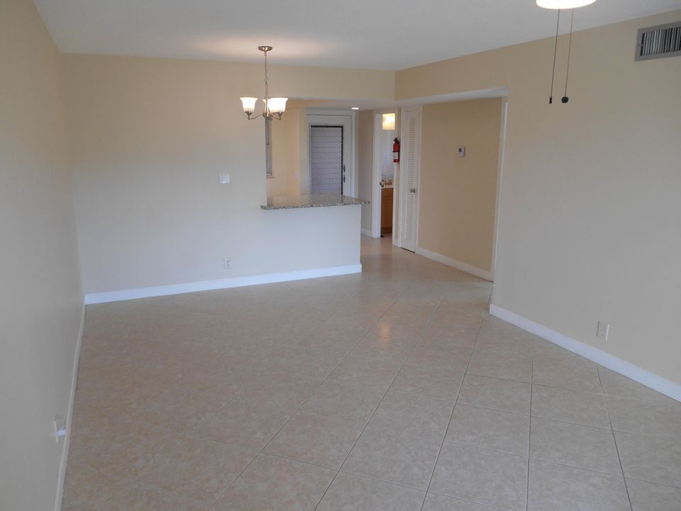 Active With Contract: $94,900 (1 beds, 1 baths, 754 Square Feet)