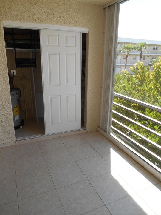 Active With Contract: $94,900 (1 beds, 1 baths, 754 Square Feet)