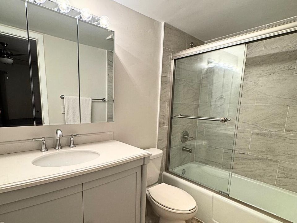 For Rent: $3,100 (2 beds, 2 baths, 910 Square Feet)