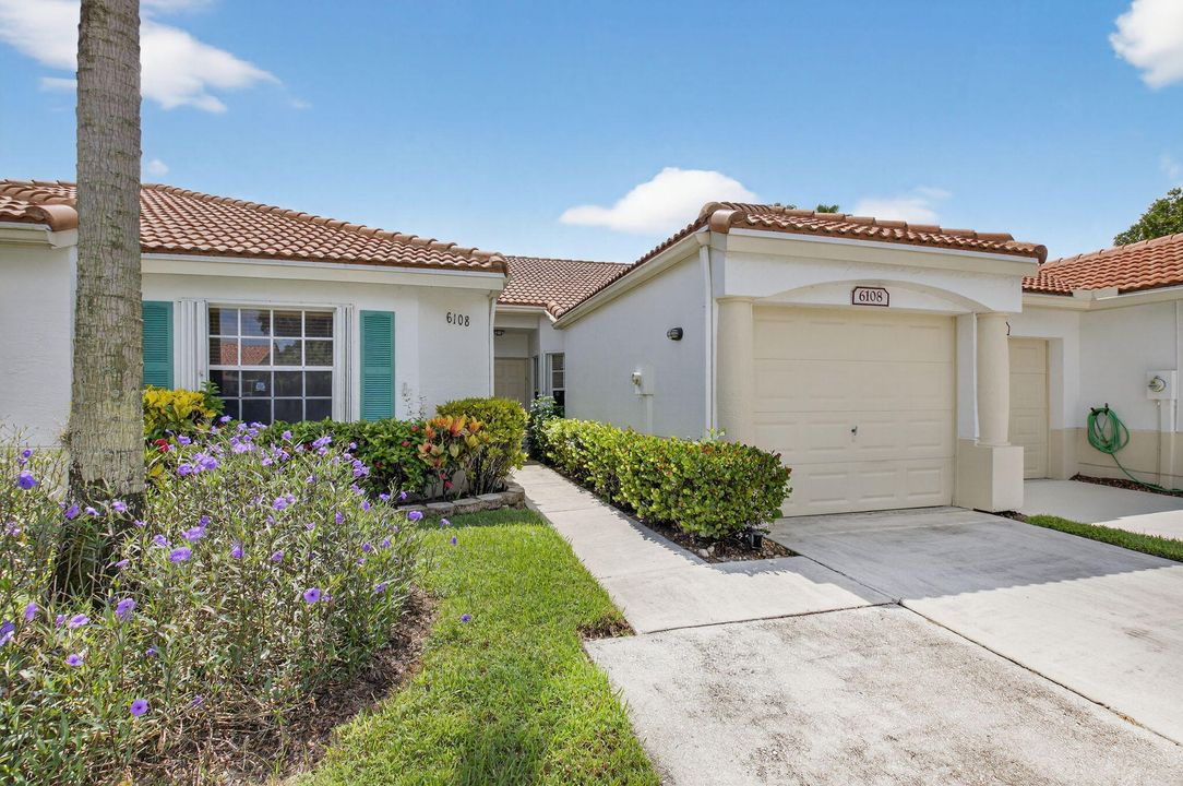 合同活跃: $419,000 (2 贝兹, 2 浴室, 1378 平方英尺)