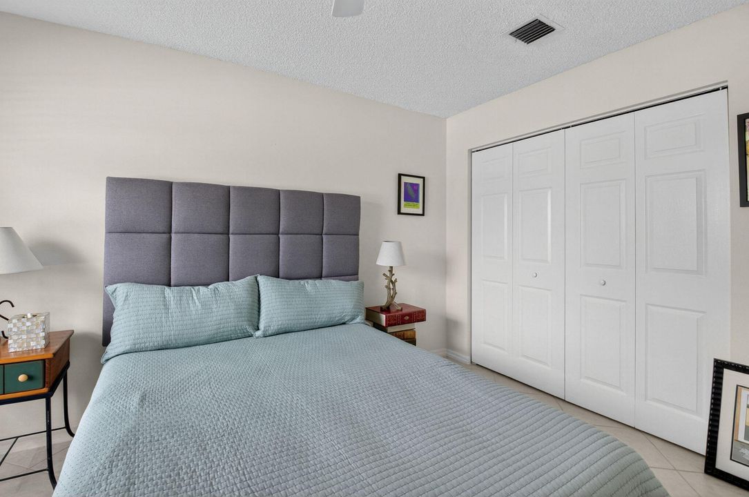 合同活跃: $419,000 (2 贝兹, 2 浴室, 1378 平方英尺)