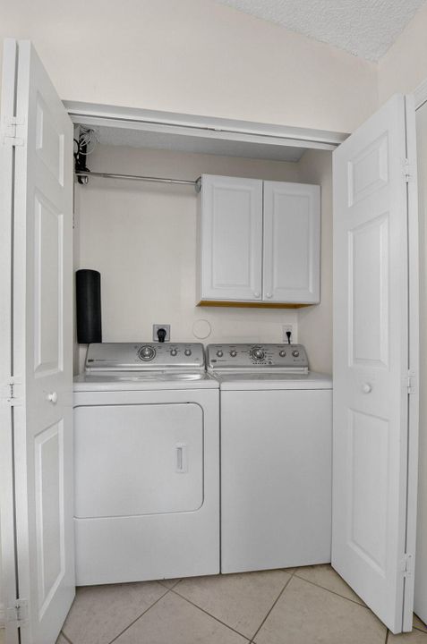 合同活跃: $419,000 (2 贝兹, 2 浴室, 1378 平方英尺)