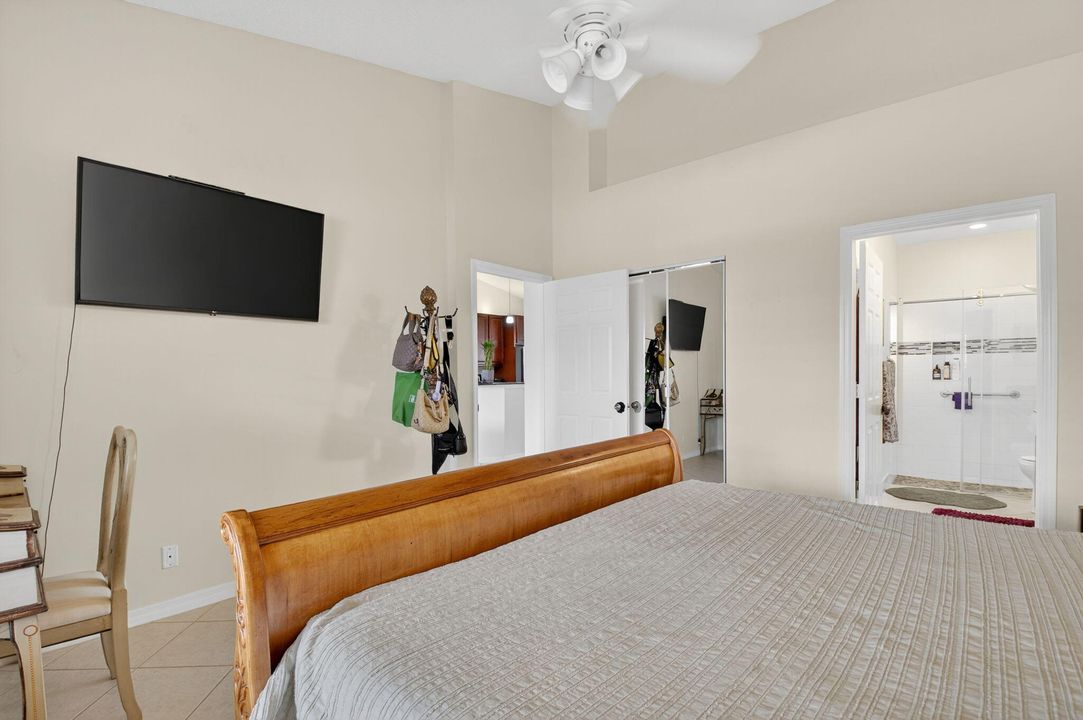 合同活跃: $419,000 (2 贝兹, 2 浴室, 1378 平方英尺)