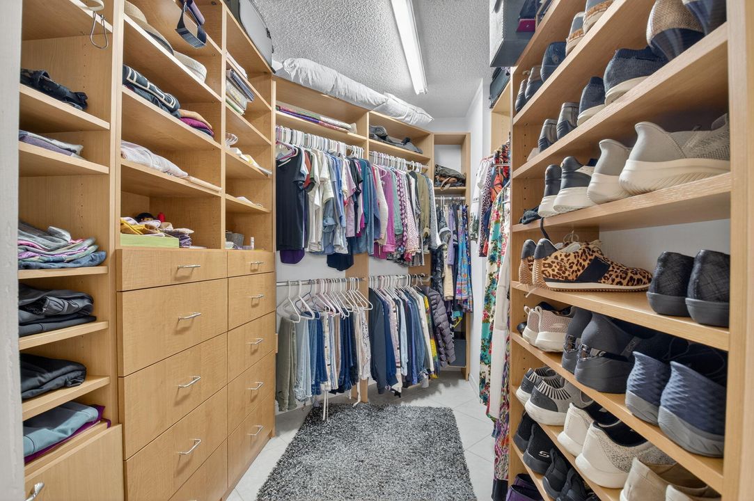 合同活跃: $419,000 (2 贝兹, 2 浴室, 1378 平方英尺)