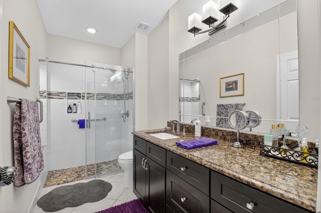 合同活跃: $419,000 (2 贝兹, 2 浴室, 1378 平方英尺)