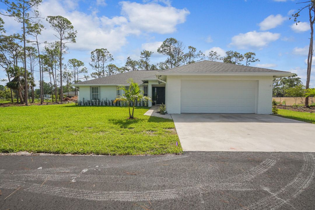 合同活跃: $4,650 (3 贝兹, 3 浴室, 1835 平方英尺)