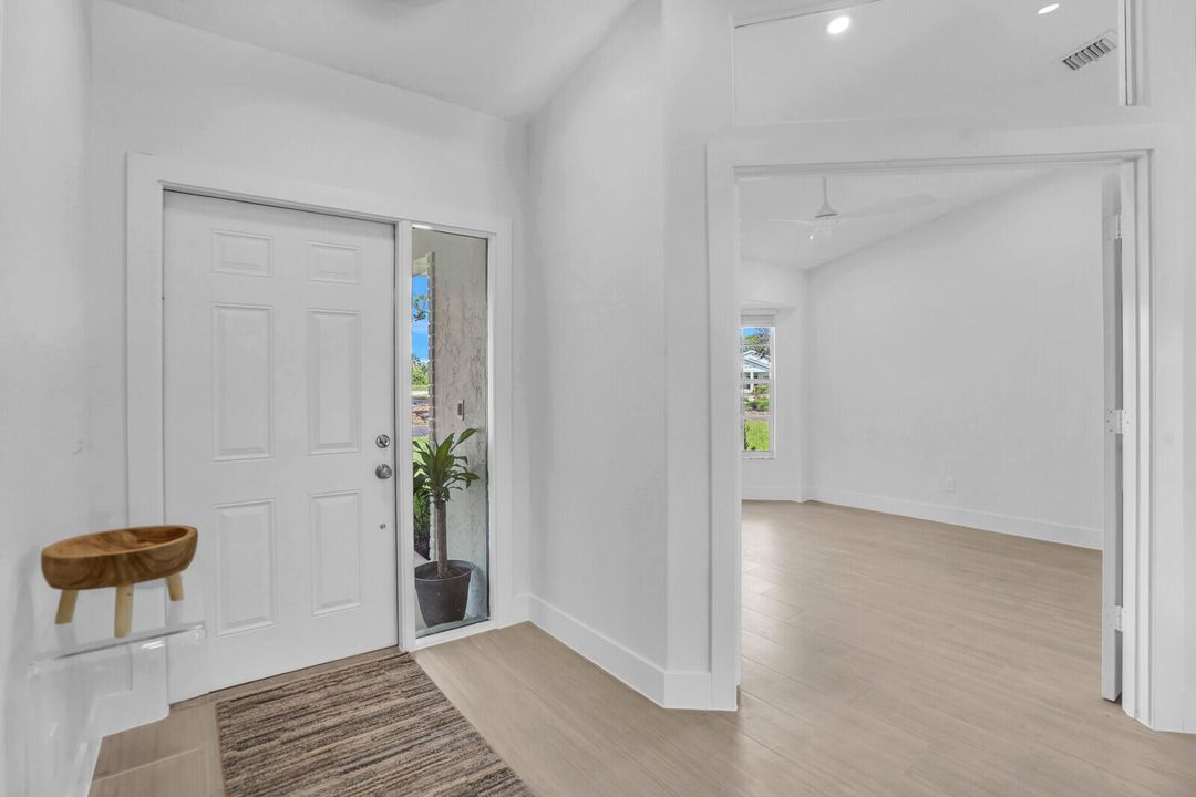 合同活跃: $4,650 (3 贝兹, 3 浴室, 1835 平方英尺)