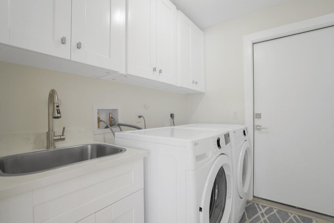 合同活跃: $4,650 (3 贝兹, 3 浴室, 1835 平方英尺)