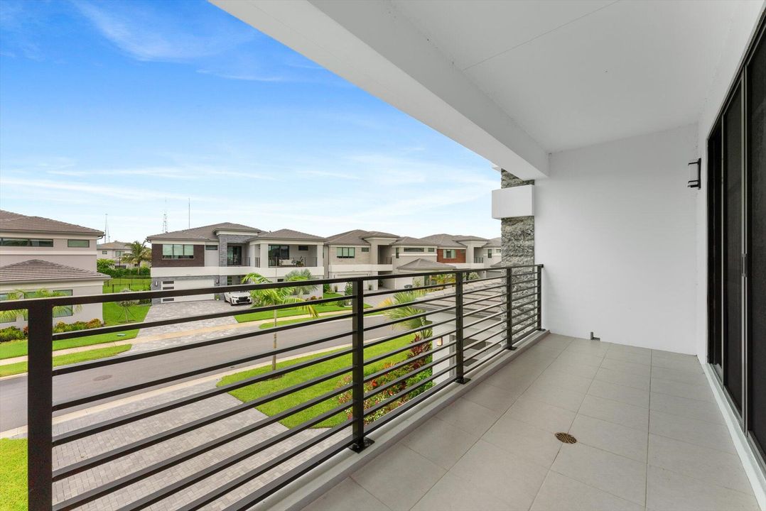 For Sale: $2,870,000 (5 beds, 5 baths, 5256 Square Feet)