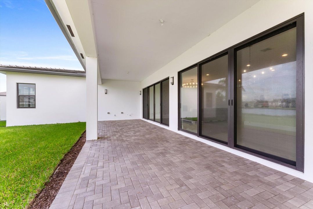 For Sale: $2,870,000 (5 beds, 5 baths, 5256 Square Feet)