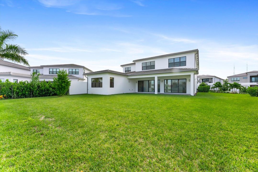 For Sale: $2,870,000 (5 beds, 5 baths, 5256 Square Feet)