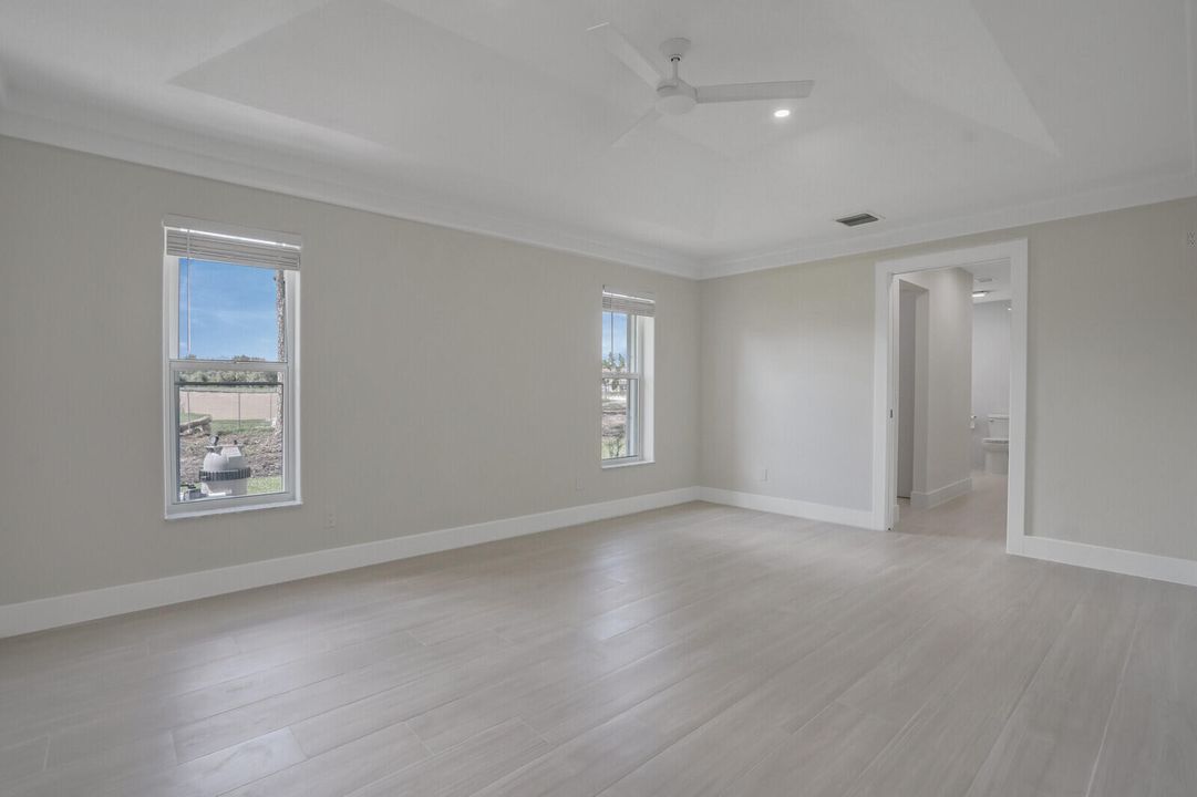 合同活跃: $4,650 (3 贝兹, 3 浴室, 1835 平方英尺)