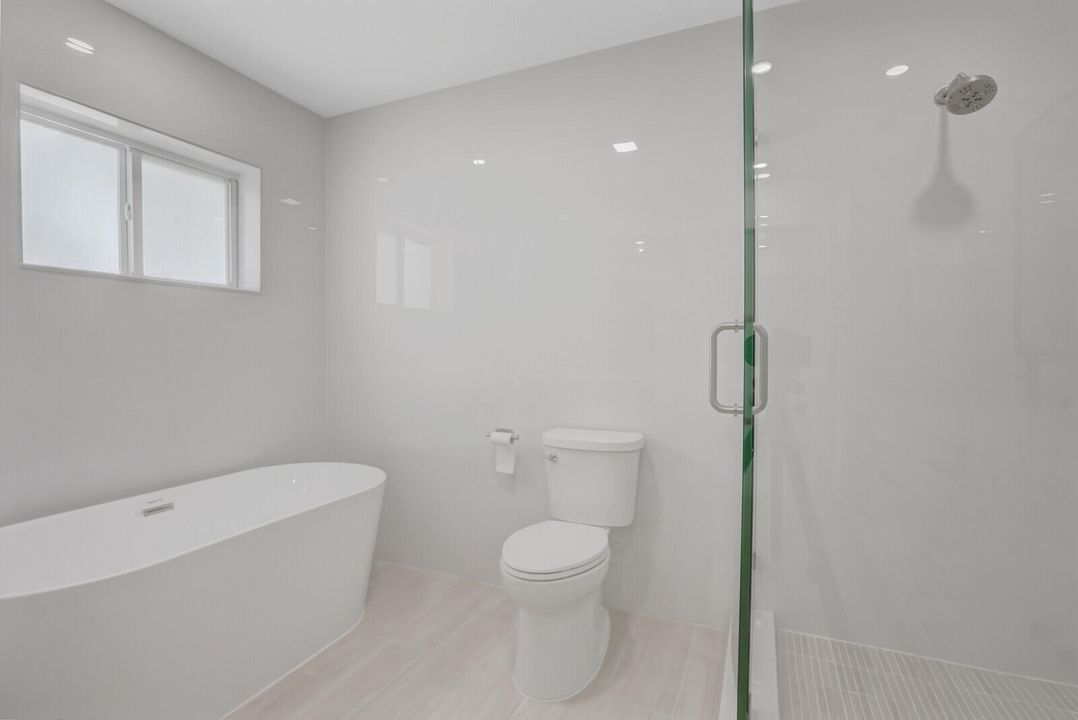 合同活跃: $4,650 (3 贝兹, 3 浴室, 1835 平方英尺)