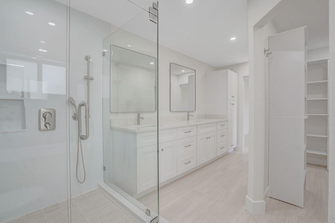 合同活跃: $4,650 (3 贝兹, 3 浴室, 1835 平方英尺)