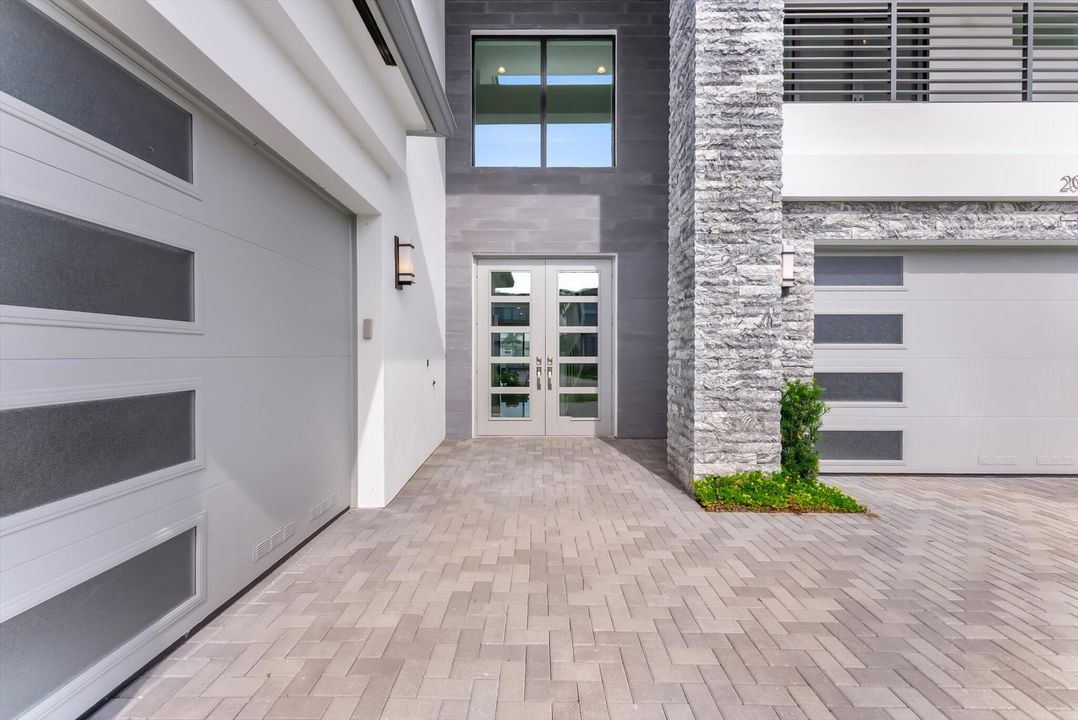 For Sale: $2,870,000 (5 beds, 5 baths, 5256 Square Feet)