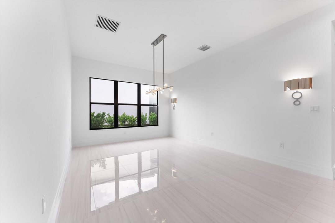 For Sale: $2,870,000 (5 beds, 5 baths, 5256 Square Feet)