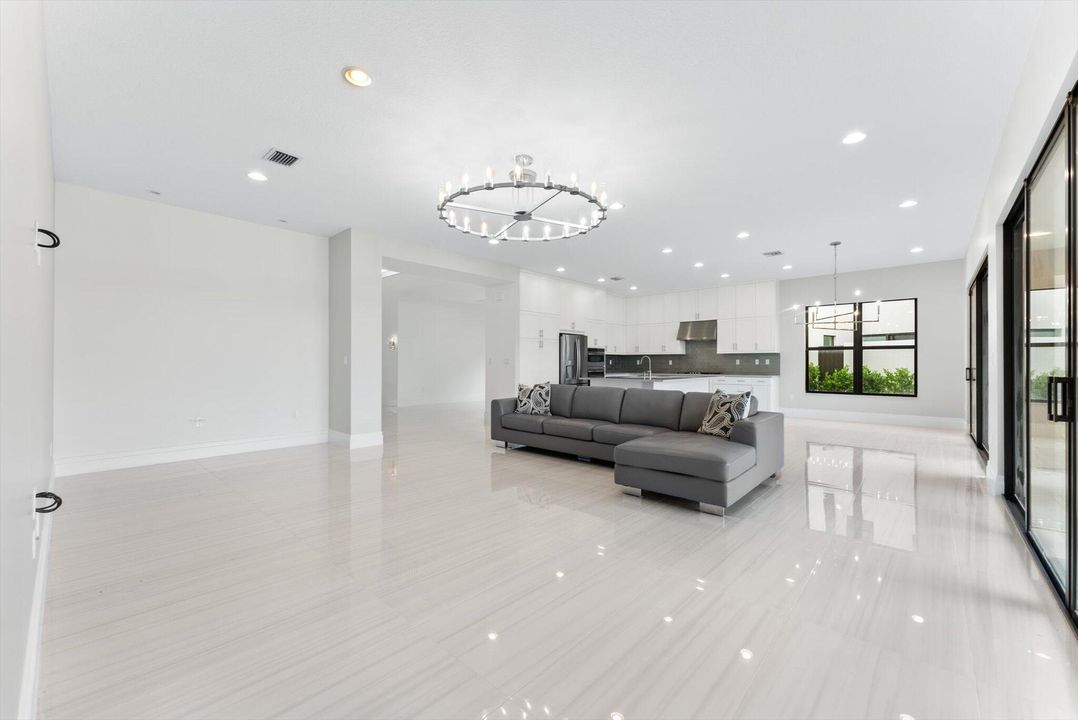 For Sale: $2,870,000 (5 beds, 5 baths, 5256 Square Feet)