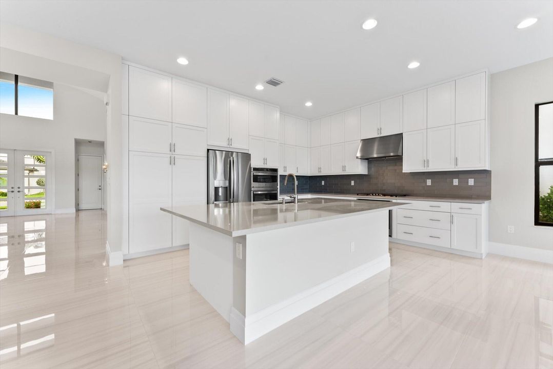 For Sale: $2,870,000 (5 beds, 5 baths, 5256 Square Feet)