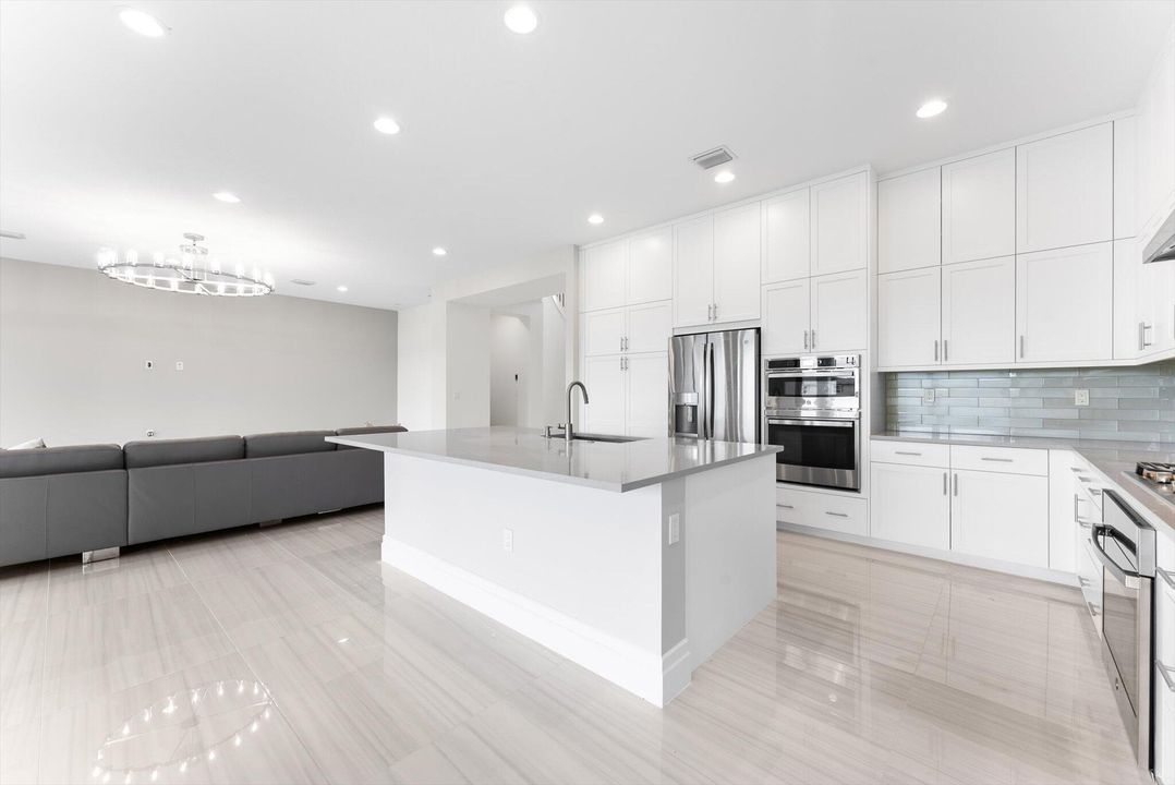 For Sale: $2,870,000 (5 beds, 5 baths, 5256 Square Feet)