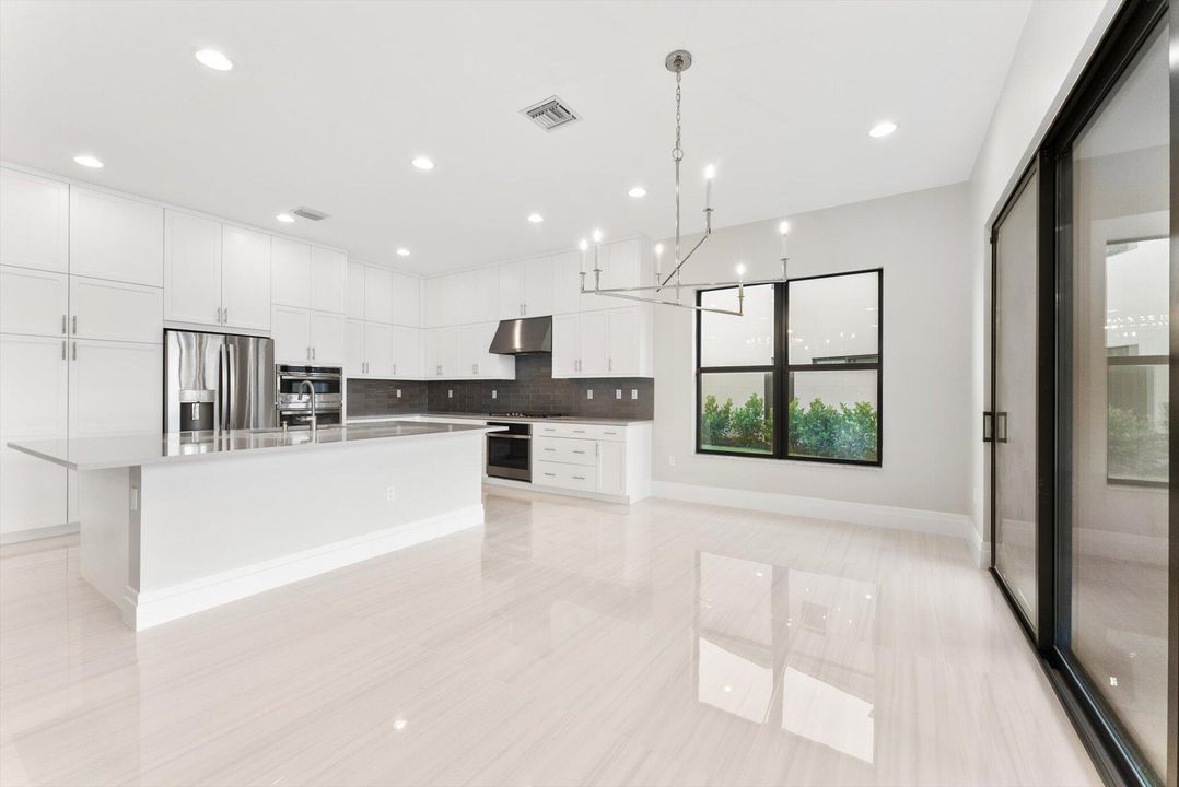 For Sale: $2,870,000 (5 beds, 5 baths, 5256 Square Feet)