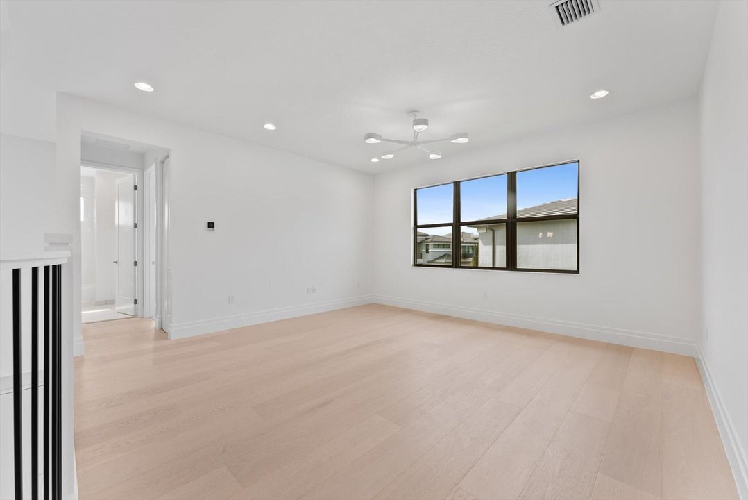 For Sale: $2,870,000 (5 beds, 5 baths, 5256 Square Feet)