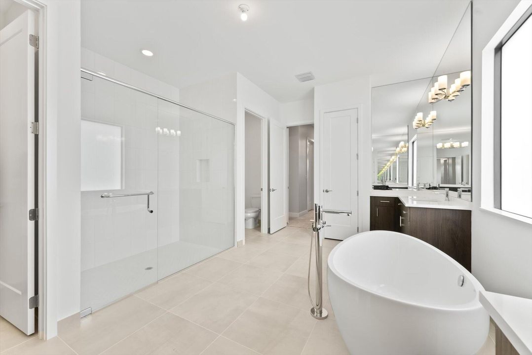 For Sale: $2,870,000 (5 beds, 5 baths, 5256 Square Feet)