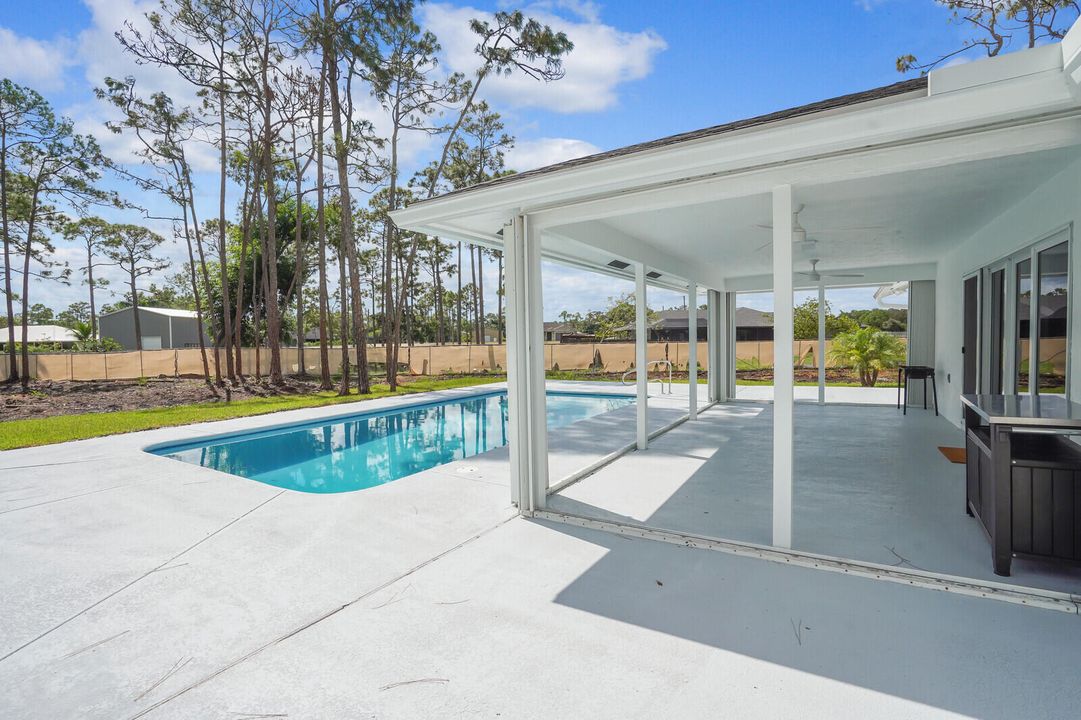 合同活跃: $4,650 (3 贝兹, 3 浴室, 1835 平方英尺)