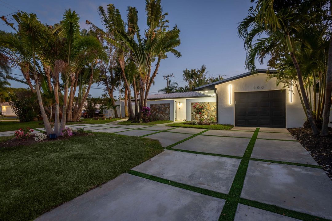 Recently Sold: $1,199,999 (3 beds, 2 baths, 1580 Square Feet)