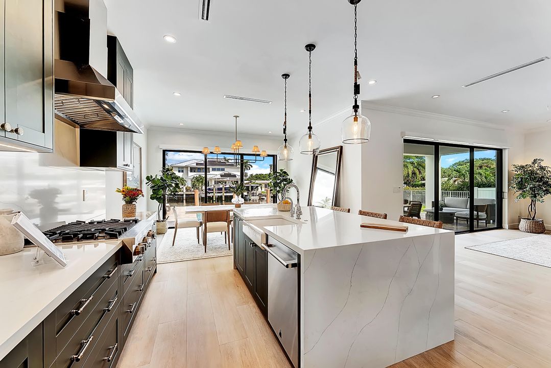 На продажу: $6,499,000 (5 спален, 4 ванн, 3858 Квадратных фут)