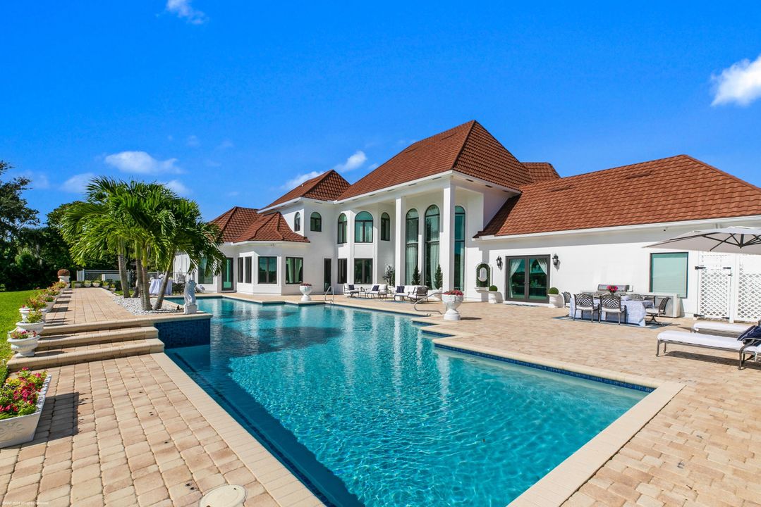 出租: $28,500 (5 贝兹, 4 浴室, 4619 平方英尺)