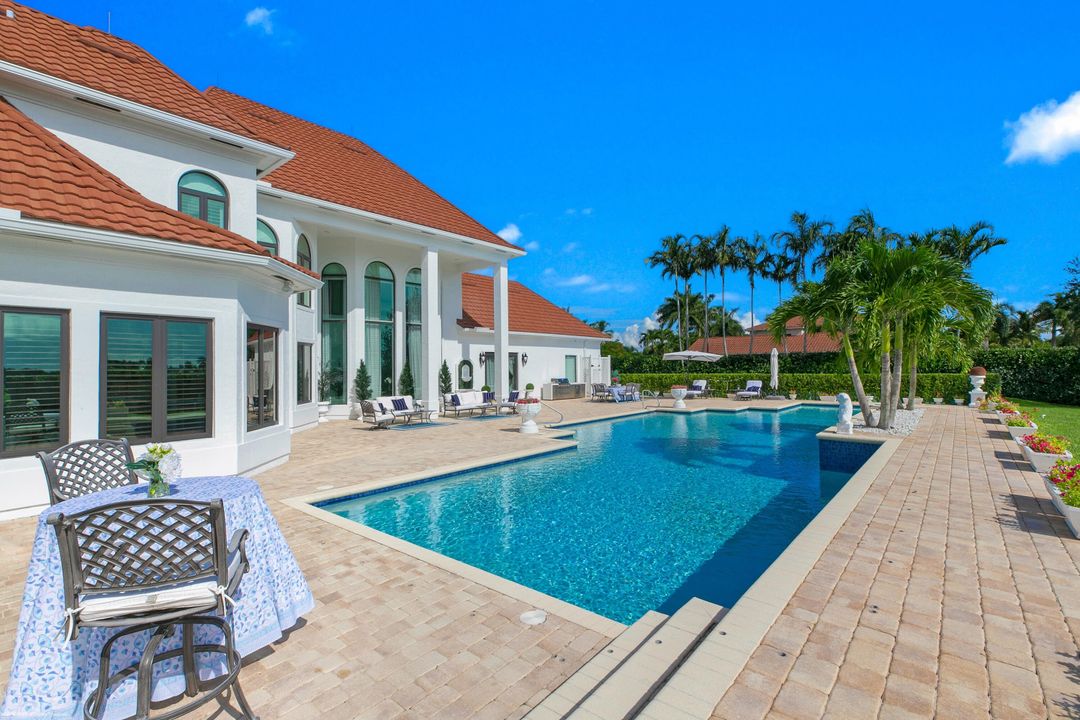 出租: $28,500 (5 贝兹, 4 浴室, 4619 平方英尺)