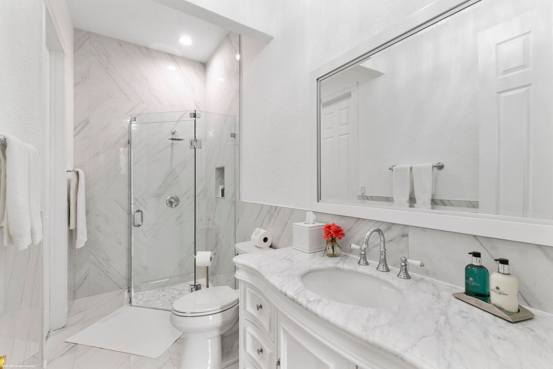 出租: $28,500 (5 贝兹, 4 浴室, 4619 平方英尺)