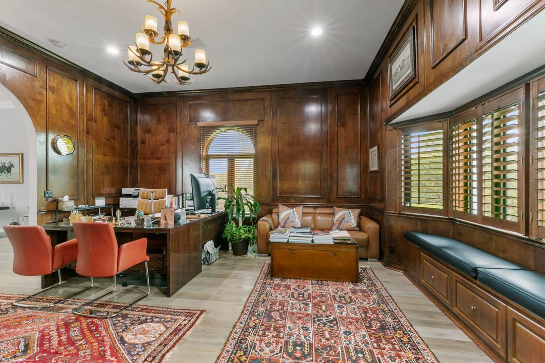 出租: $28,500 (5 贝兹, 4 浴室, 4619 平方英尺)