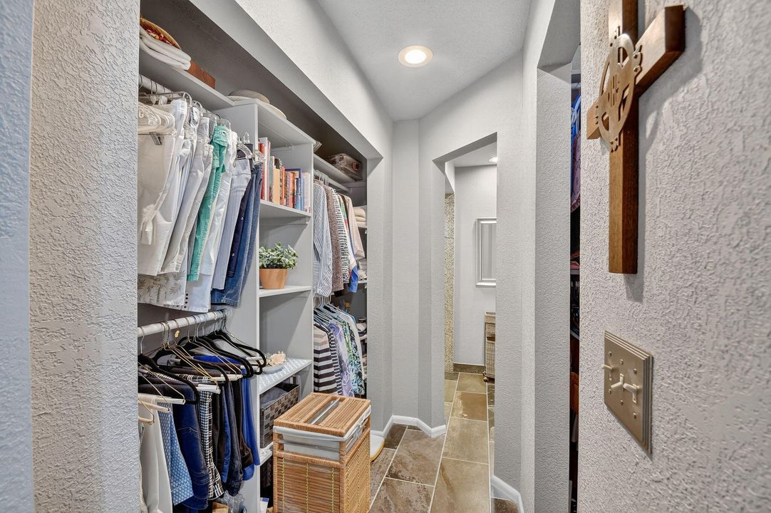 合同活跃: $269,900 (2 贝兹, 2 浴室, 1295 平方英尺)