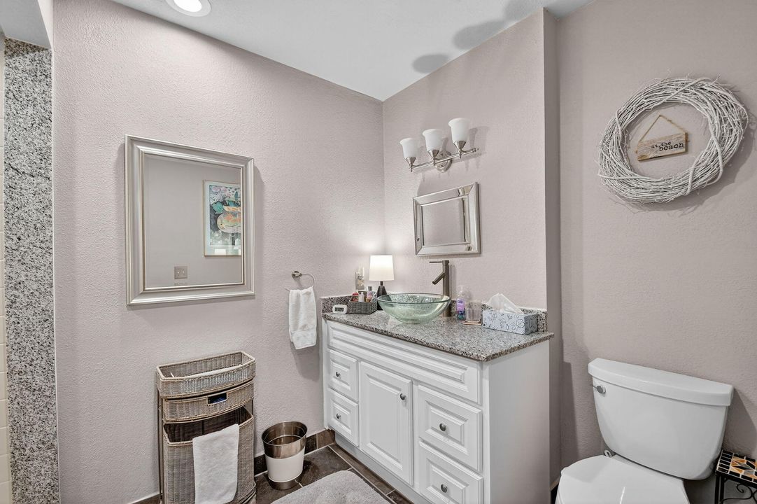 合同活跃: $269,900 (2 贝兹, 2 浴室, 1295 平方英尺)