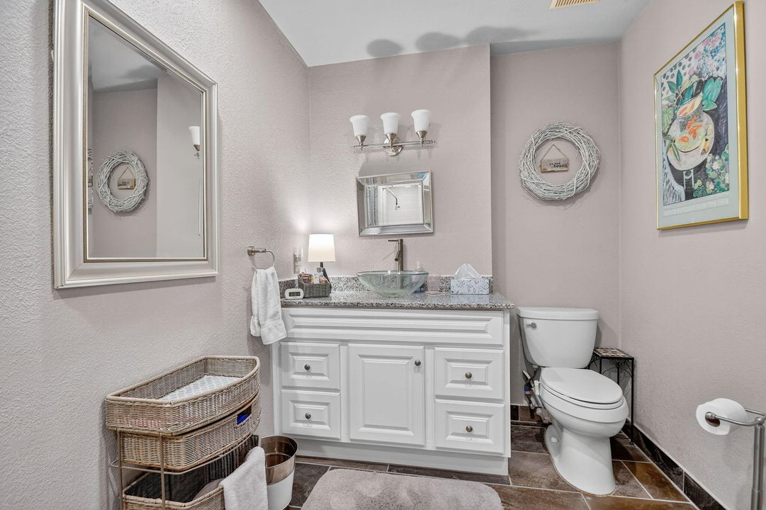 合同活跃: $269,900 (2 贝兹, 2 浴室, 1295 平方英尺)