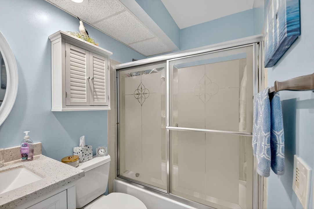 合同活跃: $269,900 (2 贝兹, 2 浴室, 1295 平方英尺)