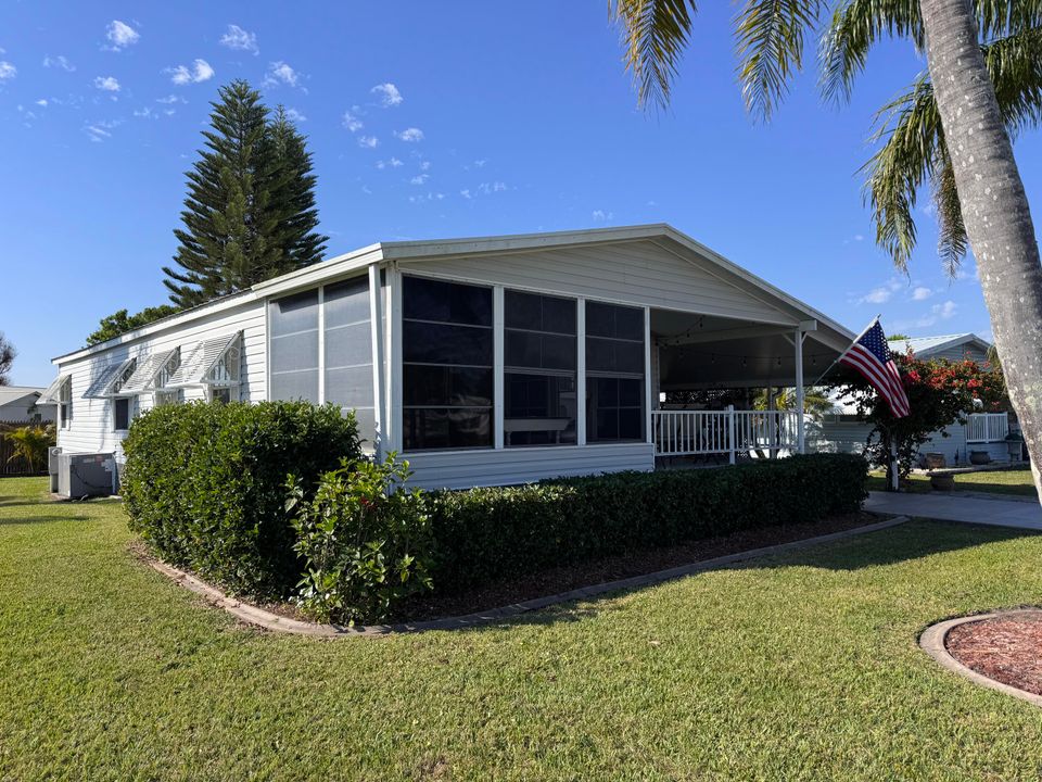 Active With Contract: $207,000 (2 beds, 2 baths, 1776 Square Feet)