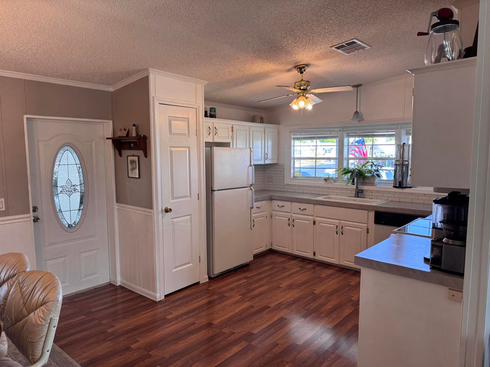 Active With Contract: $207,000 (2 beds, 2 baths, 1776 Square Feet)