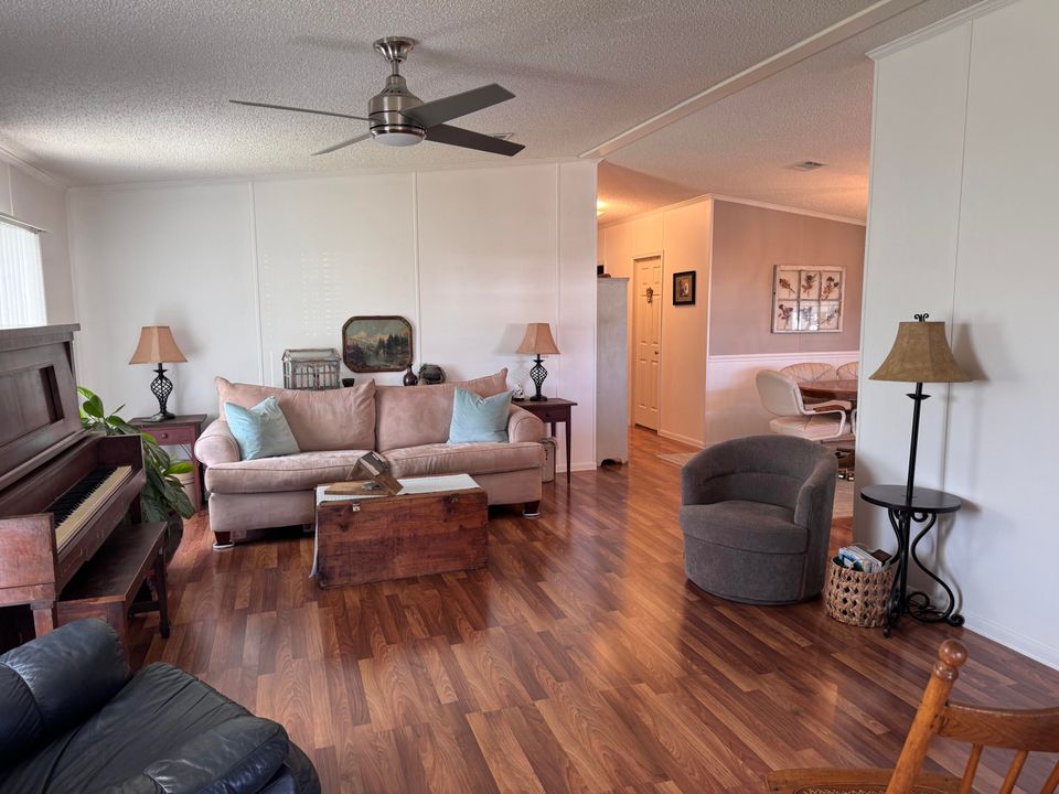 Active With Contract: $207,000 (2 beds, 2 baths, 1776 Square Feet)