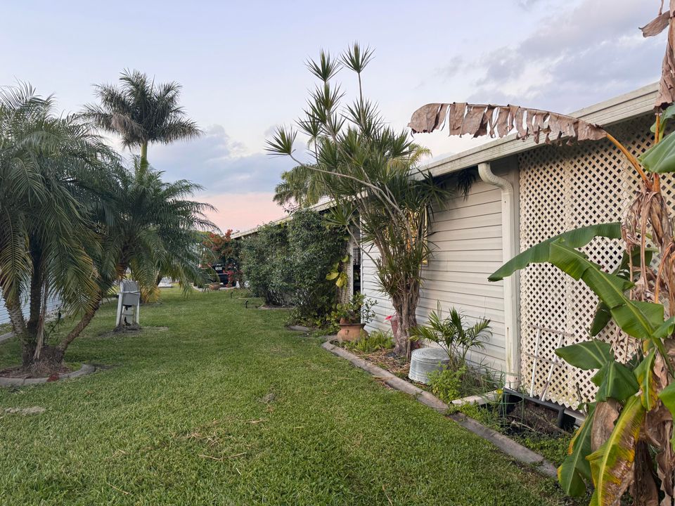 Active With Contract: $207,000 (2 beds, 2 baths, 1776 Square Feet)