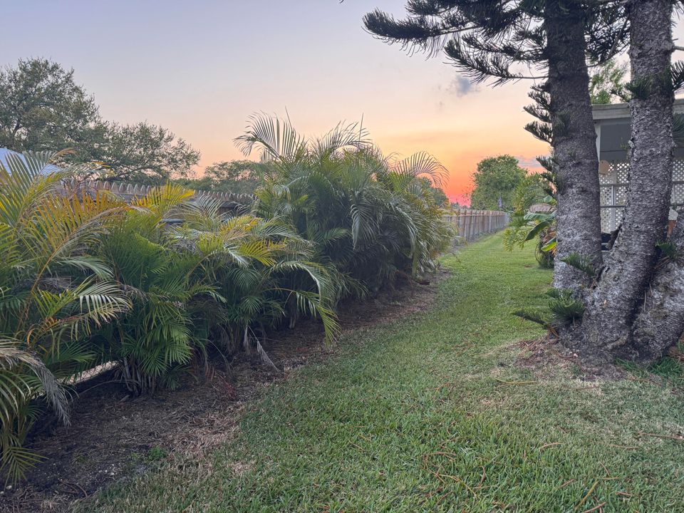 Active With Contract: $207,000 (2 beds, 2 baths, 1776 Square Feet)