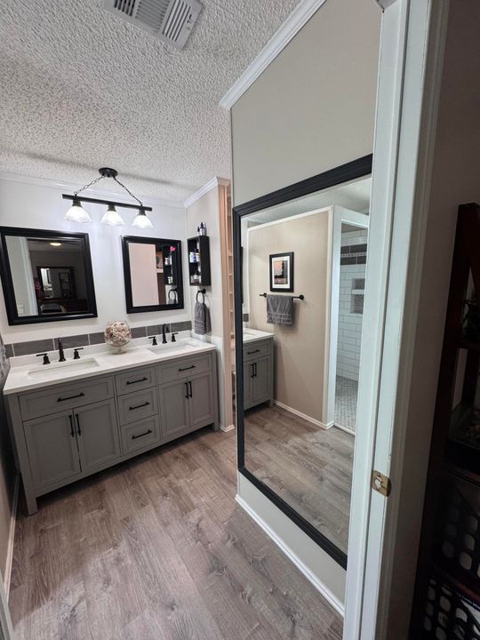 Active With Contract: $207,000 (2 beds, 2 baths, 1776 Square Feet)