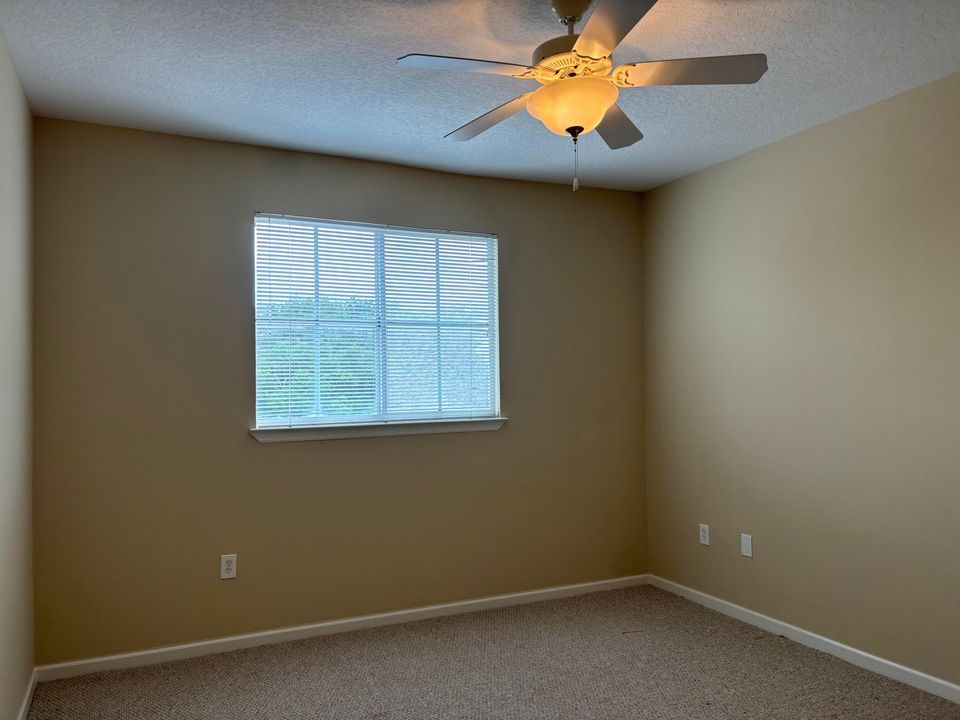 出租: $2,800 (2 贝兹, 2 浴室, 1414 平方英尺)