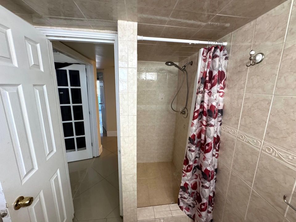 Activo con contrato: $1,950 (2 camas, 2 baños, 948 Pies cuadrados)