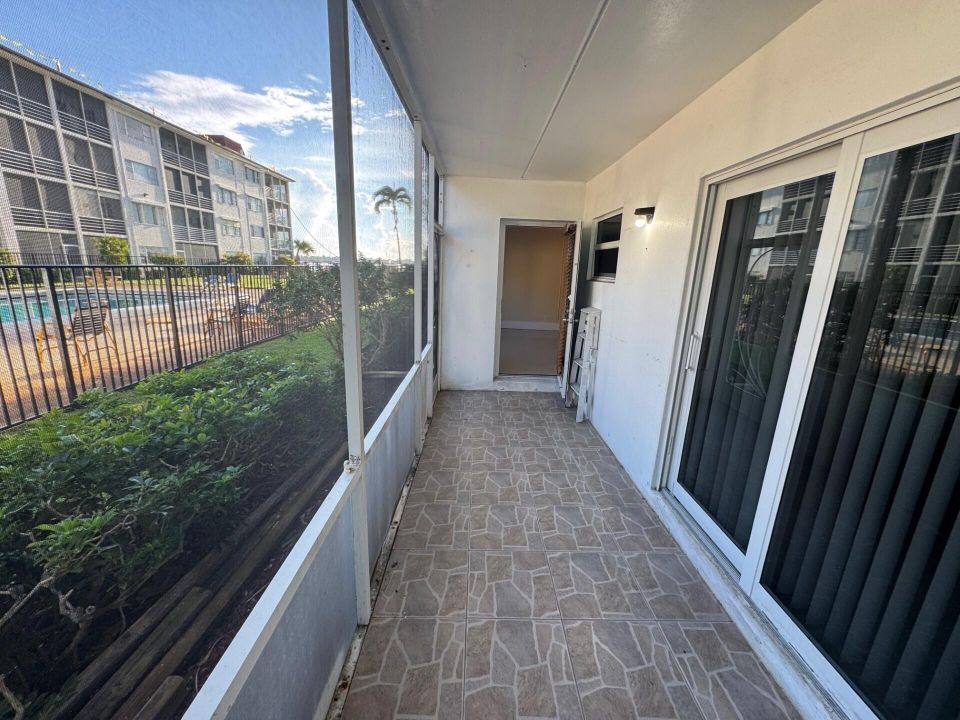 Activo con contrato: $1,950 (2 camas, 2 baños, 948 Pies cuadrados)